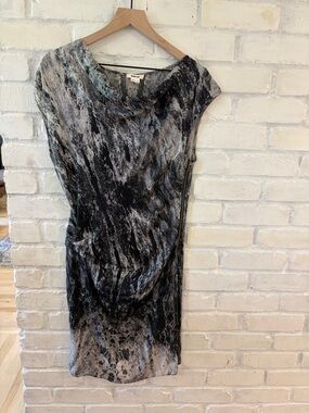Helmut Lang Black & Gray Abstract Midi Dress
(B3)